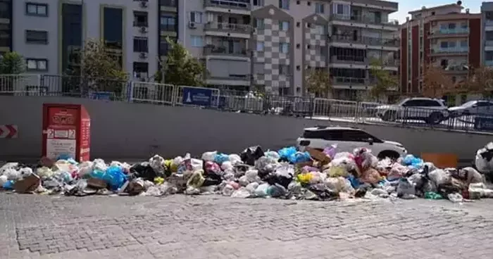 İzmir de çöp isyanı: Rezaletten başka bir şey değil bu