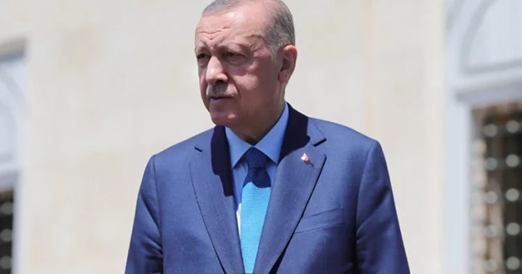 Cumhurbaşkanı Erdoğan cuma namazını Büyük Çamlıca Camisi nde kıldı