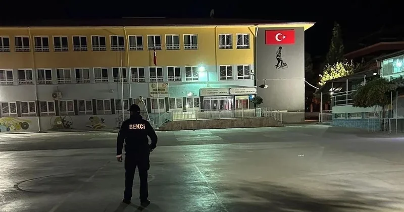 Okulda çıplak dolaşan bekçiye soruşturma Sözcü Gazetesi
