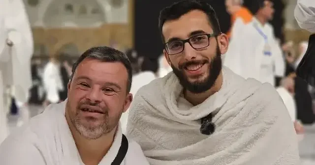 Down sendromlu Savaş’ın umre hayali gerçeğe dönüştü: Yüzündeki tebessüm kalplere dokundu VİDEO İZLE