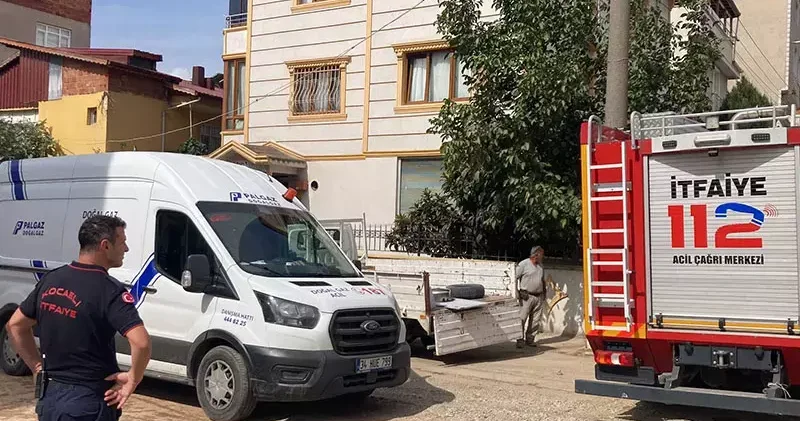 İş makinesiyle yapılan çalışma sırasında doğal gaz borusu patladı