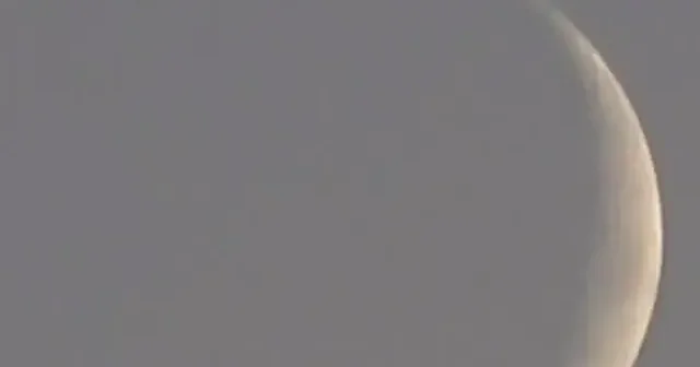 Gökyüzünde beliren hilal göz kamaştırdı VİDEO İZLE