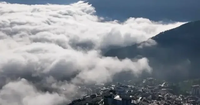 Artvin’i kaplayan sis bulutları kartpostallık görüntüler oluşturdu VİDEO İZLE