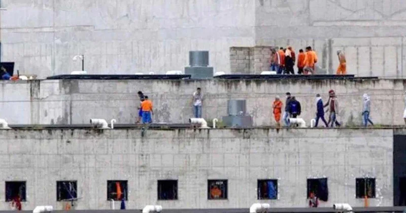 Çeteler hapishanede çatıştı: 17 ölü