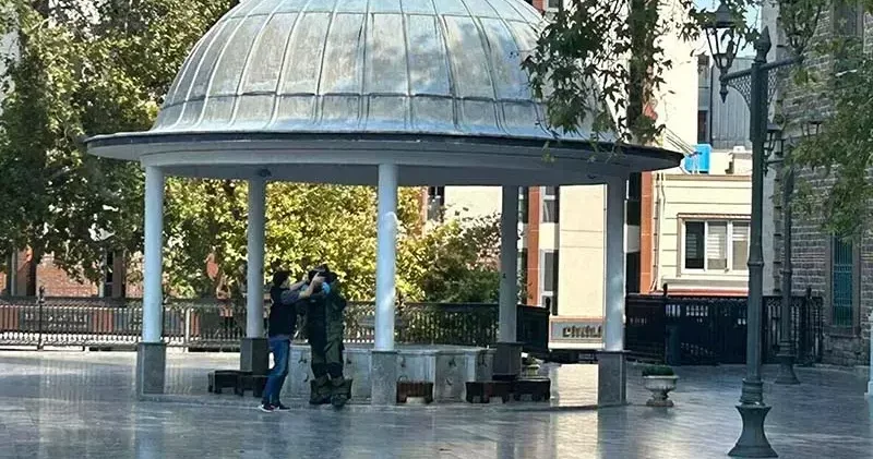 Tarihi caminin avlusuna bırakılan çanta fünye ile patlatıldı