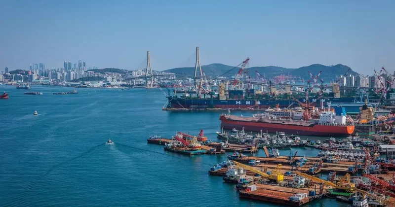 Güney Kore, Kuzey Kore gemisine ateş açtı