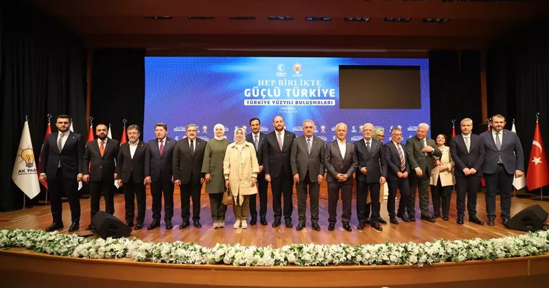 AK Parti ye yeni katılımlar: 12 kişiye rozet takıldı!