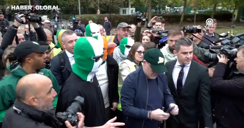 İrlandalı rap grubu üyesi, Hizbullah lehine bayrak açtığı iddiasıyla mahkemeye çıkarıldı