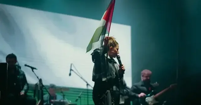 Ünlü şarkıcı Merve Özbey Filistin’de yaşanan soykırıma ses yükseltti VİDEO İZLE