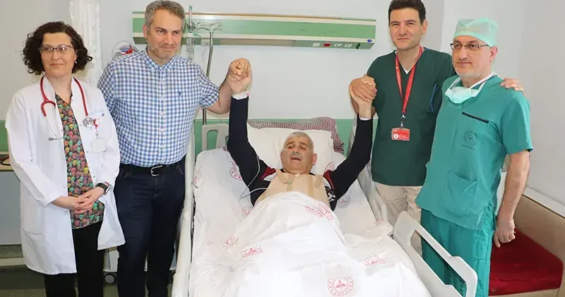 Türkiye de bir ilk; her iki şah damarı tıkalı Moyamoya hastasına baypas ameliyatı