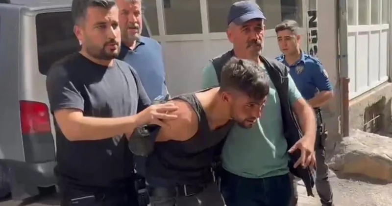 Para çekmeye giden vatandaş hayatının şokunu yaşadı! Çocuğu araçtan attı, aracı alıp kaçtı