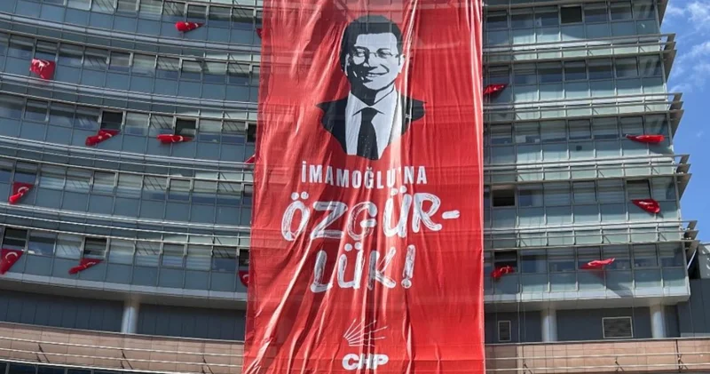 CHP Genel Merkezi ne dev İmamoğlu pankartı