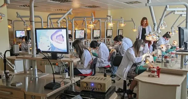 Erzurum haberleri Atatürk Üniversitesinden DUS ta dereceli başarı 27 Mayıs 2025