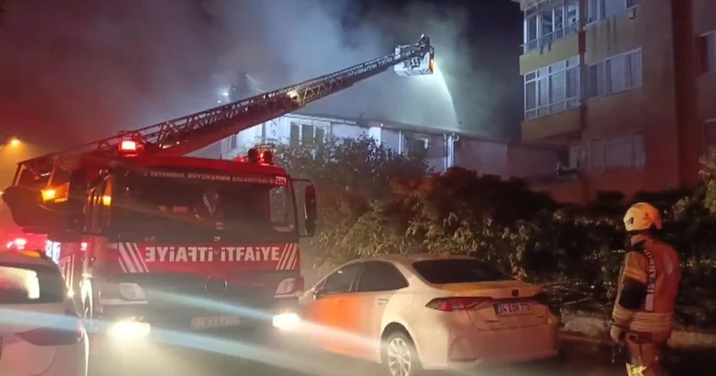 Gece yarısı yangın paniği: Kendilerini dışarı attılar