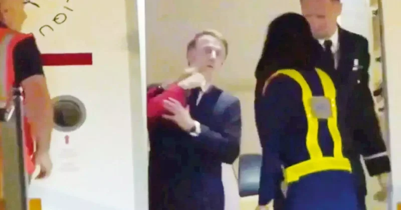 Macron çifti kameraya yakalandı... Tokat mı şaka mı