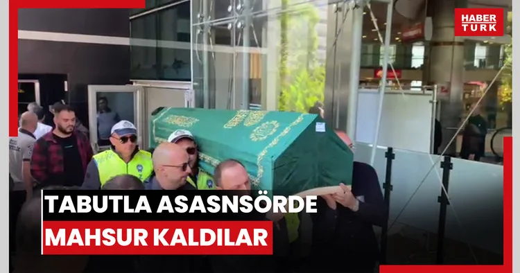 Tabutla asansörde mahsur kaldılar