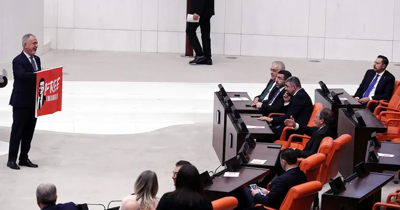 İmamoğlu önerisi AKP ve MHP oylarıyla reddedildi! O pankart Genel Kurul a damga vurdu Sözcü Gazetesi