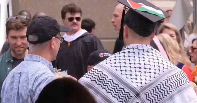 Princeton Üniversitesi öğrencilerinden alkışlanacak hareket: Mezuniyet törenine Filistin bayraklarıyla katıldılar VİDEO İZLE