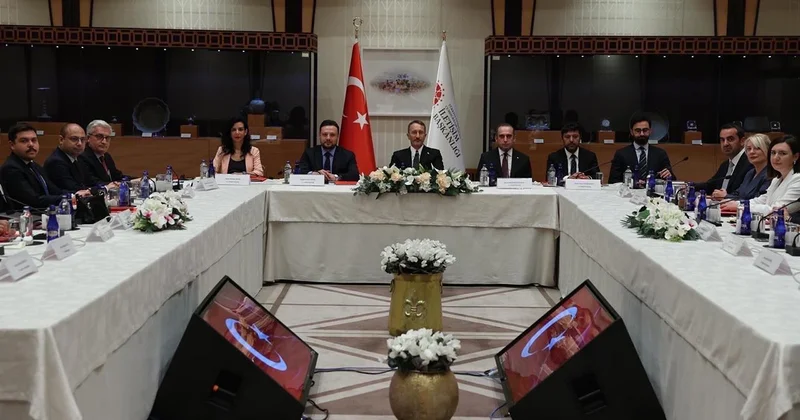 Altun, bakanlıkların basın müşavirleriyle buluştu