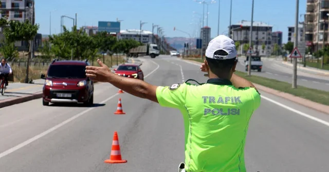 Mersin de son bir haftada bin 445 araç trafikten men edildi Mersin Haberleri