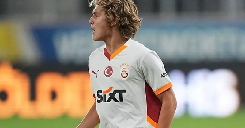Okan Buruk kutlamalarda ıslıklanan Efe Akman ı isteyen dünya devini açıkladı