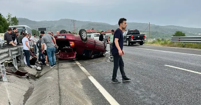Bütün aile panik yaşadı! Ereğli de otomobil takla attı