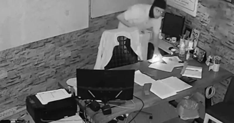 İzmir de 3 iş yerinde soygun yapan iki kişi yakalandı