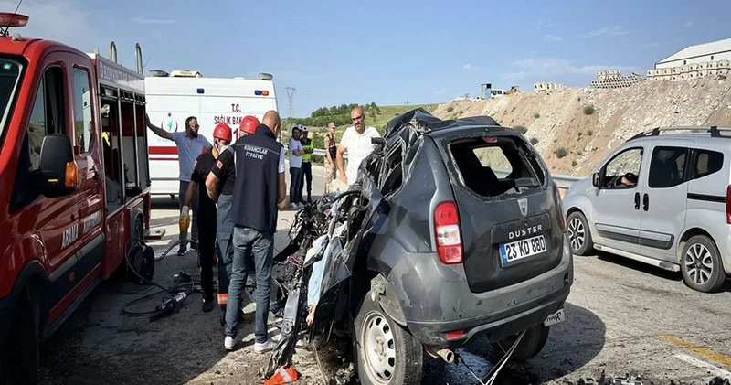 Kontrolden çıkan tır ile otomobil çarpıştı: Ölü ve yaralılar var