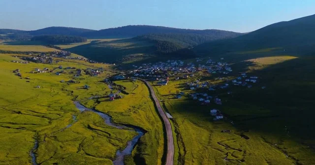 Ardahan’da bahar renklerine bürünen menderesler görsel şölen sundu VİDEO İZLE