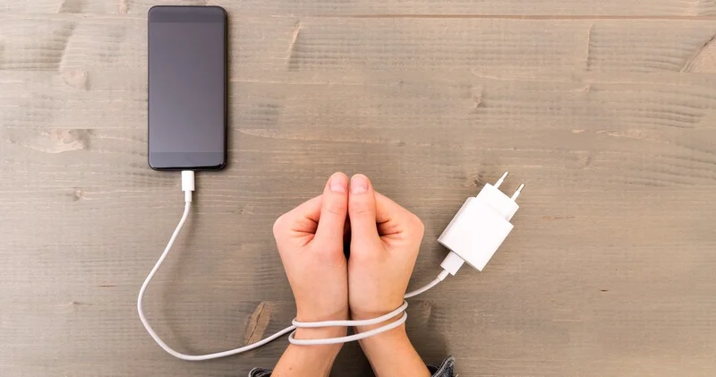 Farkında olmadan telefon bağımlısı olmuş olabilirsiniz! İşte belirtiler ve çözümler