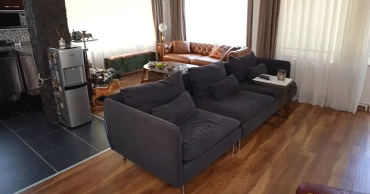 Eski Survivor yarışmacısı mütevazı evinin kapısını açtı!