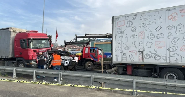 2 TIR ın arasında sıkışan kamyonetteki 3 kişi yaralandı Trabzon Haberleri