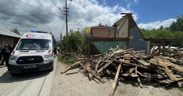 Bolu da ahşap evin yıkımı sırasında meydana gelen çökmede 1 işçi yaralandı Bolu Haberleri