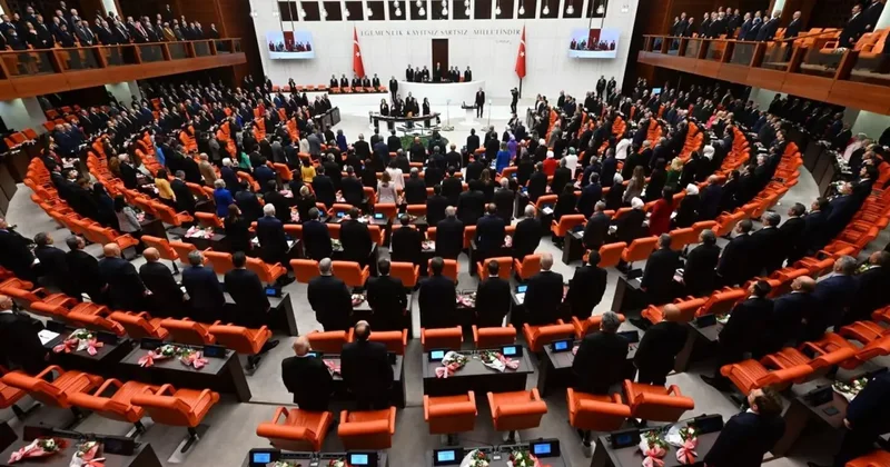 Başkan Erdoğan imzaladı! TBMM nin çalışma süresi değişti, tatil ertelendi