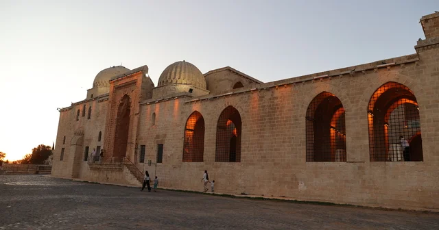 Mardin deki Bilim Kafe etkinliğinde Ruhları Kardeş Şehirler Mardin ve Kudüs anlatıldı Mardin Haberleri