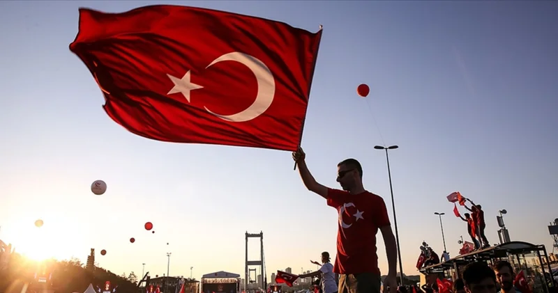 15 Temmuz resmi tatil mi? 15 Temmuz Demokrasi ve Milli Birlik Günü tatil mi, okullar açık mı, kamu ve özel sektör çalışıyor mu?
