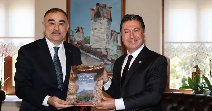 Azerbaycan ın Ankara Büyükelçisi Memmedov dan Muğla Büyükşehir Belediye Başkanı Aras a ziyaret