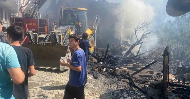 Ocaktan sıçrayan kıvılcımlar 5 evi yaktı Gündem Haberleri