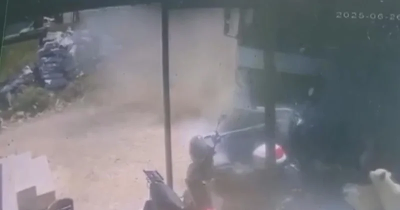 Ehliyetsiz sürücünün kullandığı kamyon iş yerlerine daldı