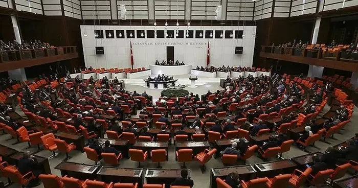 CHP ye mi katılacaklar? İki milletvekili DEVA Partisi nden istifa etti