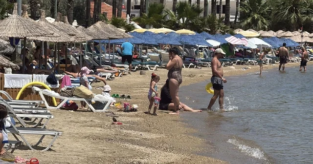 Bodrum da hava sıcaklığı 40 dereceyi gördü, sahiller ve havuz başları doldu Muğla Haberleri