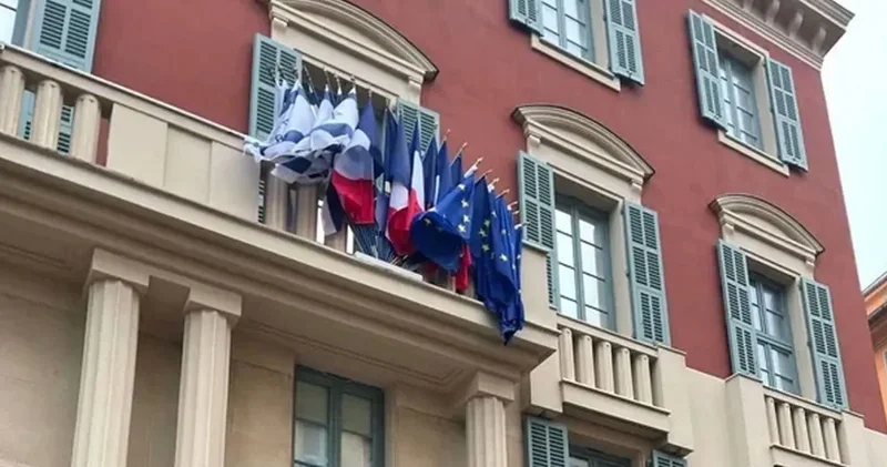 Fransa da İsrail bayrakları kaldırılıyor!