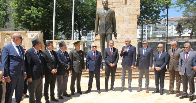 Sivas Kongresi ruhunu yansıtan 60 yıllık anıt yenilendi Sivas Haberleri