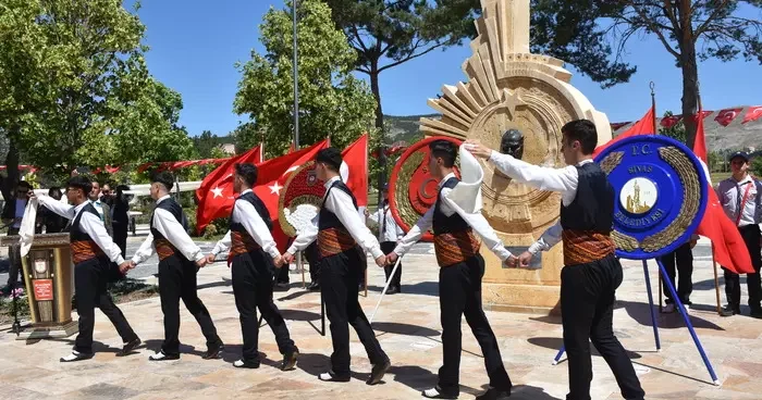 Atatürk ün Sivas a gelişinin yıl dönümü törenle kutlandı