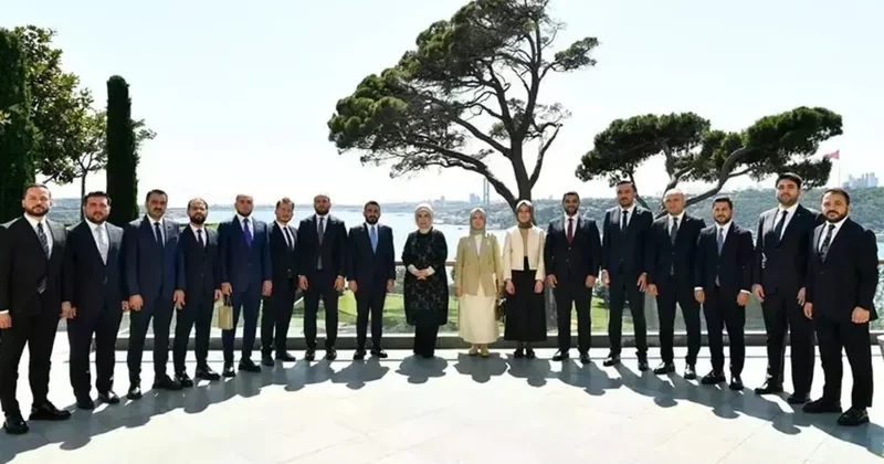 Emine Erdoğan, TÜGVA Yönetim Kurulu ile bir araya geldi