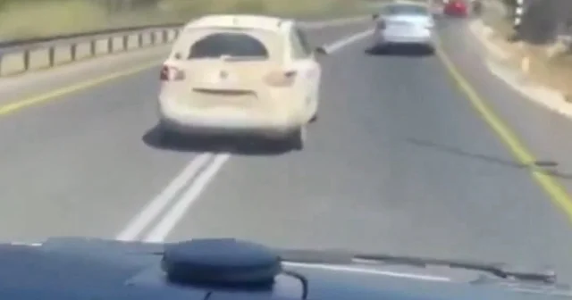 İsrailli Yahudi işgalci Filistinli yaralılara giden ambulansı engelledi VİDEO İZLE