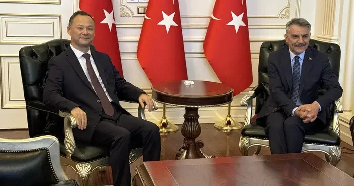 Kırgızistan ın Ankara Büyükelçisi Kazakbaev den Yozgat Valisi Özkan a ziyaret