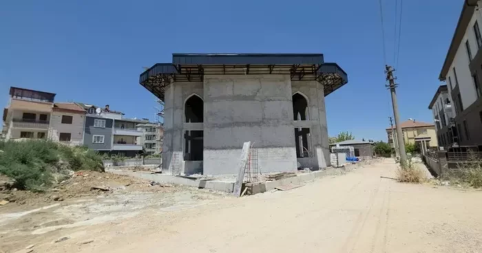 Bursa da çatıdan düşen işçi yaralandı
