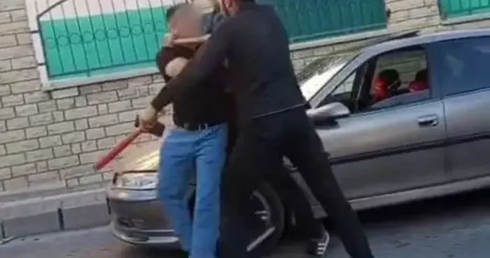 Elazığ’da baltalı sopalı yol verme kavgası kamerada