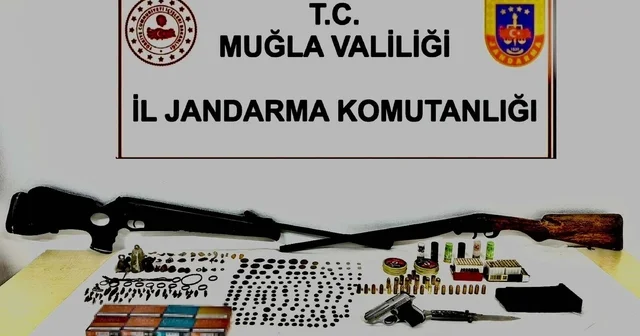 Muğla da tarihi eser ve ruhsatsız silah operasyonu: 2 gözaltı Muğla Haberleri